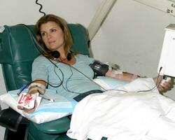 Kimberlin Brown donating stem cells for use in transplant to leukemia patient City of Hope October 2005 2005 Kathy Hutchins Hutchins Photo