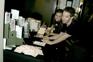 Seth Green and Candice Bailey GBK Emmy Gifting Suite Roosevelt Hotel Los Angeles CA September 13 2007 2007 Kathy Hutchins Hutchins Photo