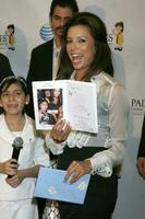 Eva Longoria Parker  Edna Cerritos Child in Padres programPadres Contra El Cancer Receives Donation From ATTATT Store  San Fernando RoadBurbank CAMarch 3 20082008 photo