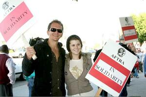 sebastian roche lindze letherman jabón ópera después actores apoyo escritores gremio de America Huelga cbs televisión ciudad diciembre 17 2007 los angeles California 2007 kathy hutchins hutchins foto