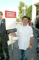 Sean Astin Screen Actors Guild Support the Writers Guild of America Strike Outside NBCUniversal Studios Lot Lankershim Blvd Los Angeles CA November 13 2007 2007 Kathy Hutchins Hutchins Photo