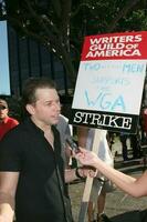 Jon Cryer Screen Actors Guild Support the Writers Guild of America Strike Outside NBCUniversal Studios Lot Lankershim Blvd Los Angeles CA November 13 2007 2007 Kathy Hutchins Hutchins Photo