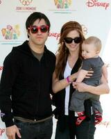 pete fuiste, ashlee simpson-wentz y hijo bronx mowgli fuiste llegando a el un hora para héroes celebridad carnaval beneficiando el elizabeth vidriado pediatría SIDA Fundación a el wadsworth teatro jardines en madera del oeste , California en junio 7, 2009 foto