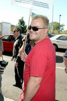 Jack Black Screen Actors Guild Support the Writers Guild of America Strike Outside NBCUniversal Studios Lot Lankershim Blvd Los Angeles CA November 13 2007 2007 Kathy Hutchins Hutchins Photo