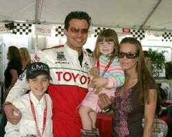 antonio sabato jr y hijo Jacobo, hija y Novia toyota grandioso prix profesional/celebridad carrera largo playa, California abril 8, 2006 ��2006 kathy hutchins / hutchins foto