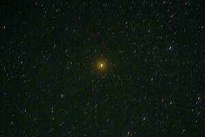 noche galaxia ver con Luna durante penumbra lleno Luna foto