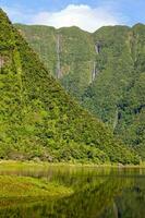 grand etang y las cascadas de bras d'annette en la isla de la reunión foto