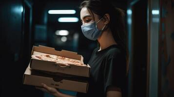 lado ver de joven mujer vistiendo máscara y participación abierto caja de Pizza en oscuro fondo, generativo ai. foto