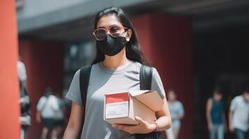 entrega niña vistiendo térmico mochila en médico máscara y participación cartulina caja, trabajo para mensajero servicio. generativo ai. foto