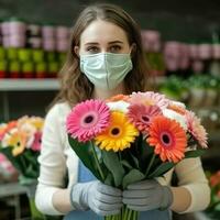 retrato de joven florista mujer vistiendo máscara y participación vistoso margaritas flores en su almacenar, generativo ai. foto