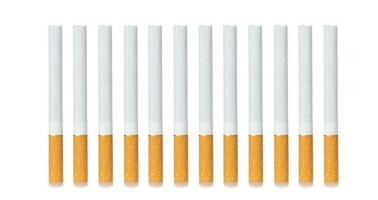 fila de cigarrillos foto