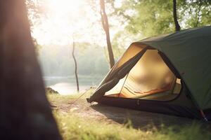 Mañana reflexiones un tienda por el bosque lago a amanecer, cámping ai generado foto