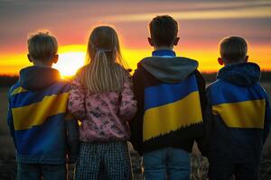 futuros de libertad niños con ucranio banderas mirando a atardecer, un esperanzado símbolo de un más brillante mañana ai generado foto