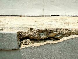 cracked concrete building  Land subsidence, earthquake, non-standard construction photo