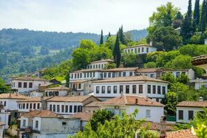 un pueblo en Turquía en un verano y soleado día. foto