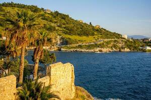 hermosa claro y rocoso bahía Entre kusadasi y ozdere foto