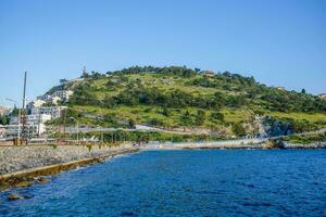 hermosa claro y rocoso bahía Entre kusadasi y ozdere foto