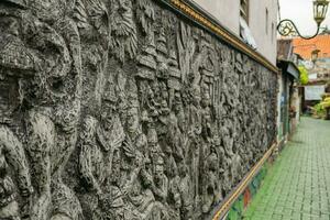 textura y superficie de batik tallado en pared a semarang el foto es adecuado a utilizar para cultura fondo, viaje destino póster y viaje contenido medios de comunicación.