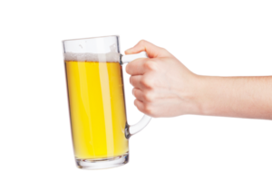 Hand halt voll Bier Becher isoliert auf transparent Hintergrund png