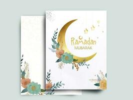 Ramadán Mubarak saludo tarjeta con dorado creciente Luna en floral antecedentes. foto