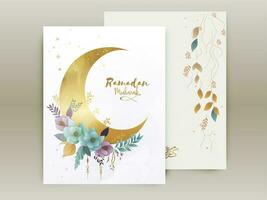 Ramadán Mubarak saludo tarjeta con dorado creciente Luna decorado por floral en blanco antecedentes. foto