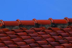The roof of red tiles laid out photo