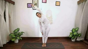 Video of a woman performing Ardha Kati Chakrasana