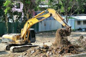 excavadora en un sitio de construcción foto