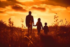 silueta de contento familia caminando en el prado a puesta de sol. ai generativo foto