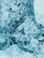 hielo cubitos fondo, hielo cubo textura, hielo fondo de pantalla eso hace yo sensación Fresco y sensación bien. en el verano, hielo y frío bebidas será hacer nosotros sensación relajado, hecho para bebida o refresco negocio. foto