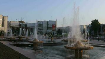 centrale piazza nel biskek, Kyrgyzstan video