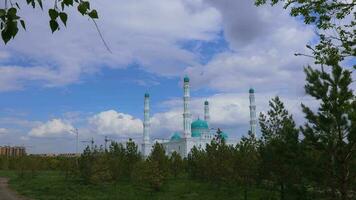 grande central mesquita dentro Karaganda, Cazaquistão video