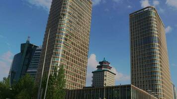groß modern Gebäude im das Center von Astana, Kasachstan video