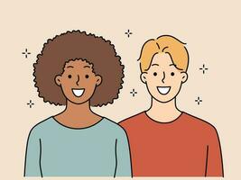 retrato de sonriente interracial Pareja en pie sensación positivo y optimista. contento multirracial hombre y mujer espectáculo bueno humor. vector ilustración.