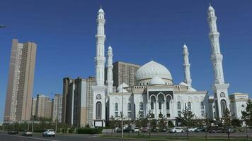 hazret sultão mesquita dentro a Centro do astana, Cazaquistão video