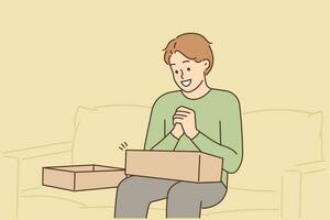 emocionado joven hombre sentar en sofá a hogar abierto orden compras en línea. sonriente chico deshacer caja de cartón paquete comprando en Internet. consumismo. vector ilustración.