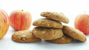 krokante zoete appel-havermoutkoekjes op tafel video