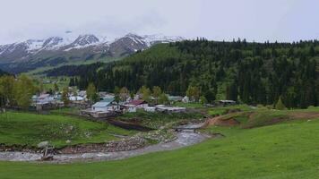 insediamenti e naturale paesaggi di il jergalan gola, Kyrgyzstan video