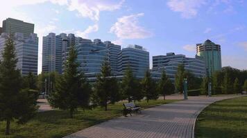grand moderne bâtiments dans le centre de astana, kazakhstan video