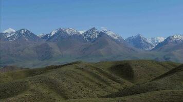 montagnes et Naturel paysages de Kirghizistan video