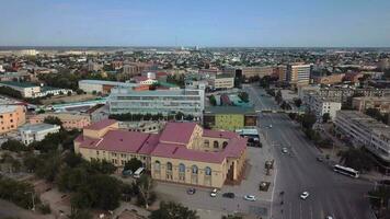 aéreo panorama de el ciudad de kyzylorda en Kazajstán video