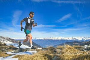 Deportes preparación de un montaña corredor foto