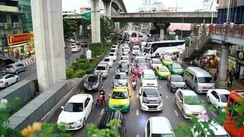 Slow motion Heavy Traffic in the Center of Bangkok around Victory Monument in Bangkok, Thailand video