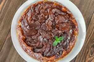 tarta tatin plano laico foto