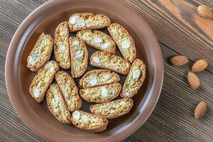 galletas cantuccini en el plato foto