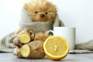jengibre té con limón. temporada de resfriados y infecciones fortalecimiento de inmunidad. foto