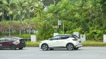 Singapur 11 junio 2022, ciudad carros en la carretera en huerta la carretera Singapur video