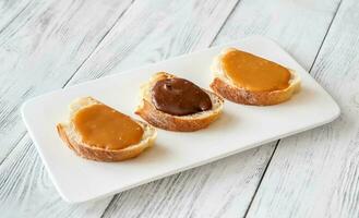 Sandwiches with different types of caramel photo