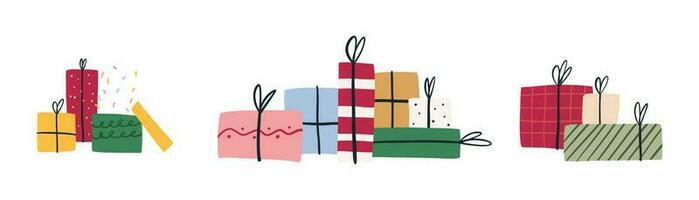 conjunto de mano dibujado regalo cajas pila de algo, dibujos animados plano vector ilustración aislado en blanco antecedentes. pilas de linda Navidad o cumpleaños fiesta presenta Viva magenta color.