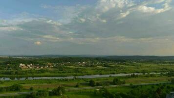 minore Polonia vicino Cracovia o cracovia. Sud panorama. video